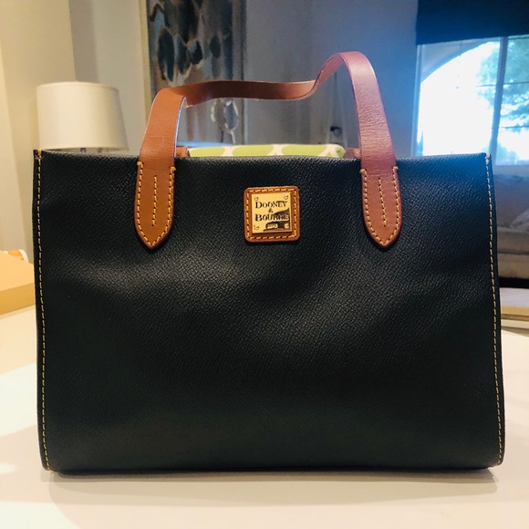 Dooney & Bourke Handbags - Dooney and Bourke Ashton black tote